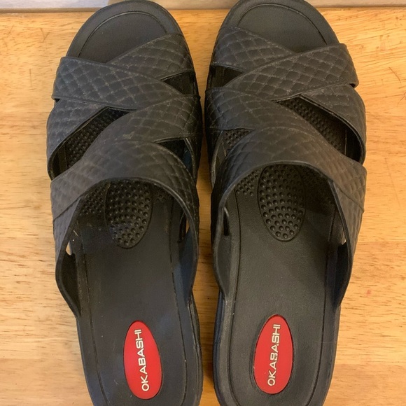 Stylish Black Crisscross Slide Sandals - Picture 2 of 5